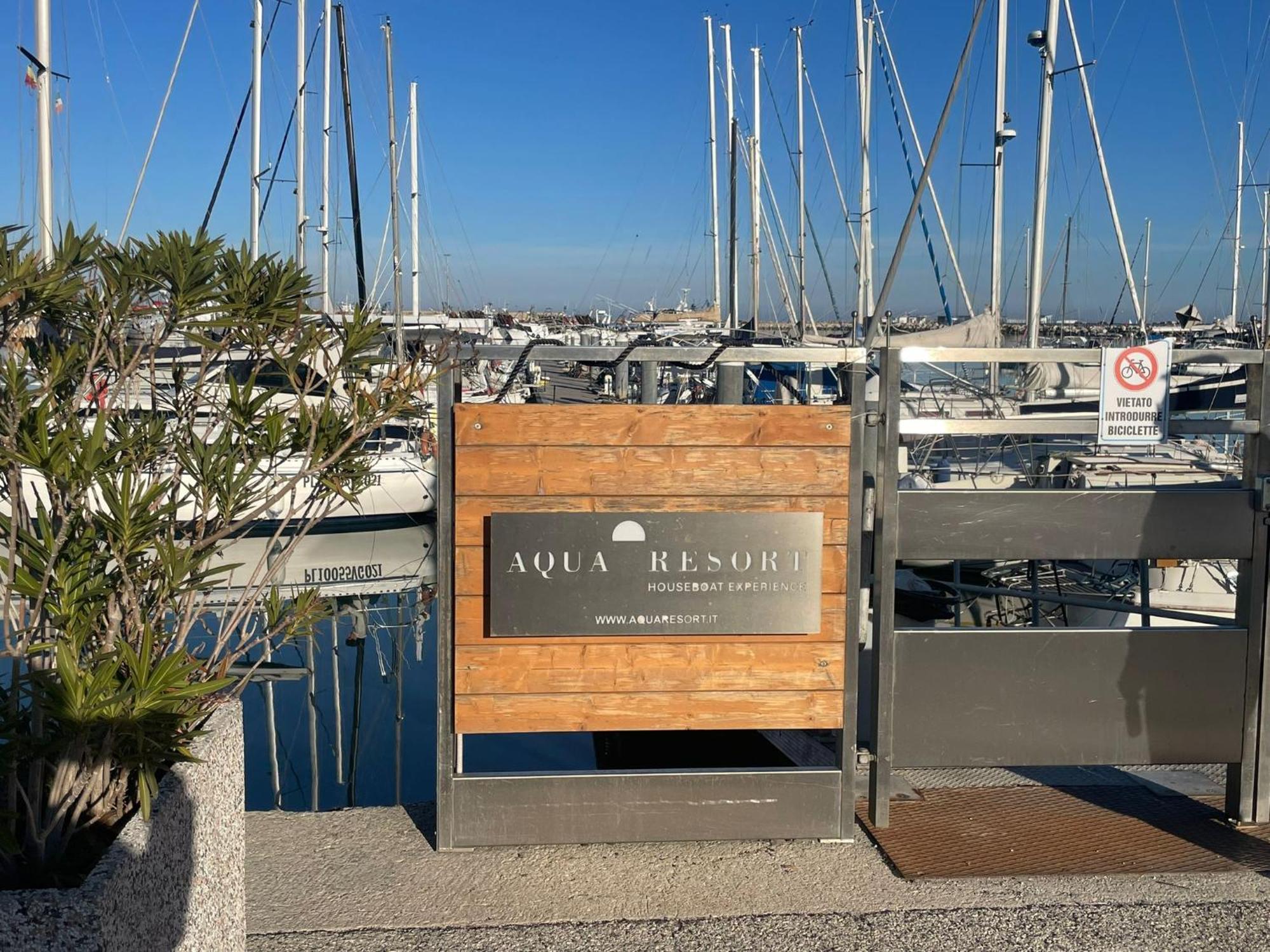 Aqua Resort Giulianova - Houseboat Experience ภายนอก รูปภาพ
